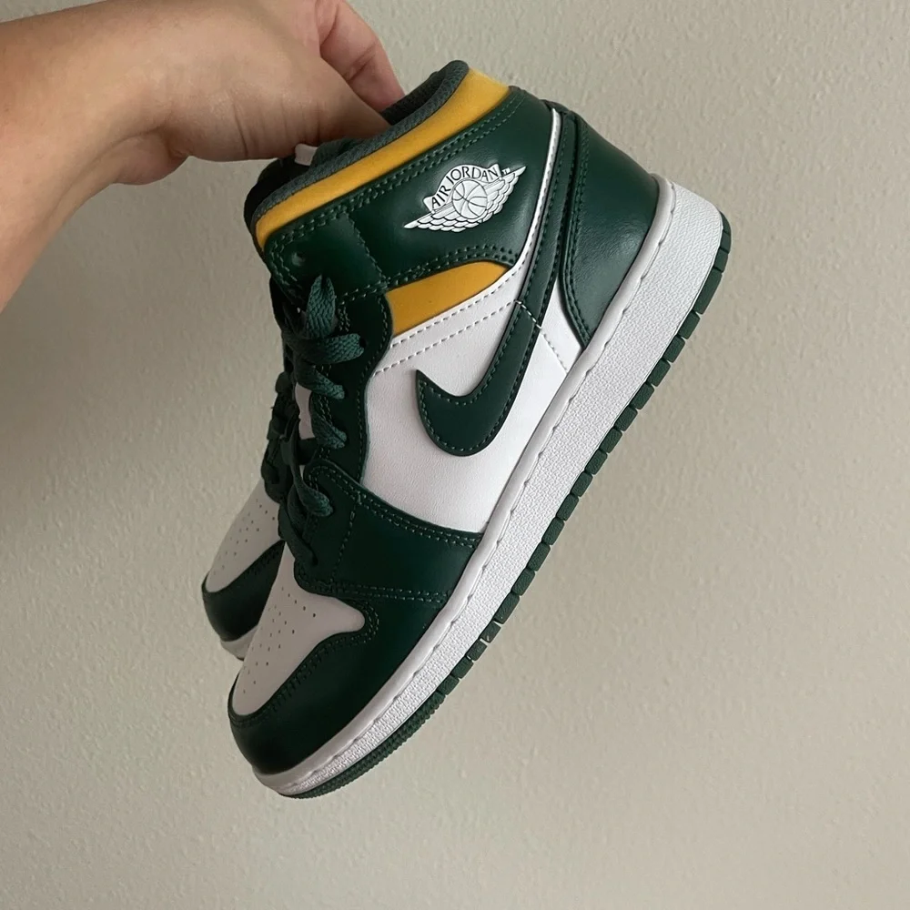 Nike Jordan 1 Mid Sonics Size 4.5 Youth